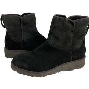 UGG women black winter ankle boots size 8.5 pull on soft